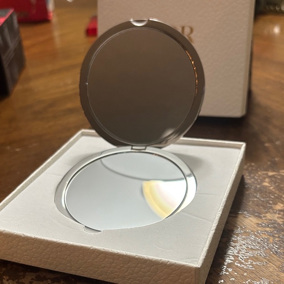 Dior Pink and White Mirrored Compact - Picture 5 of 6